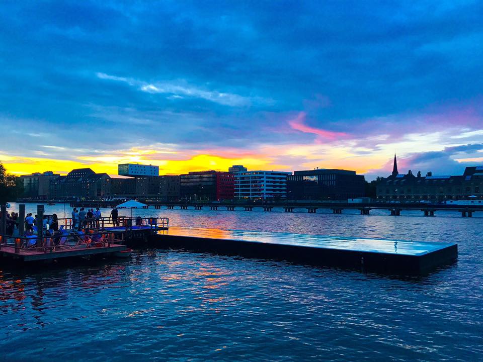 Badeschiff Berlin Spree Schwimmbad Stadtstrand Berlin